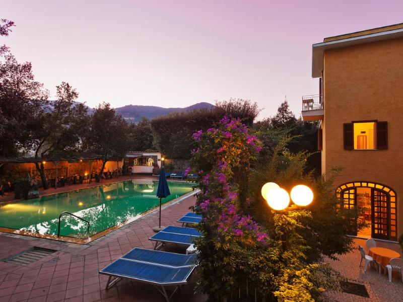 Hotel Cleopatra - Genel