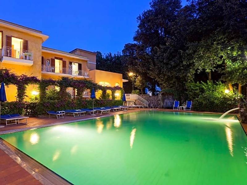 Hotel Cleopatra - Genel