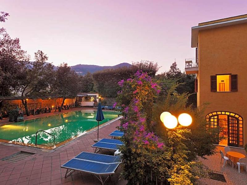 Hotel Cleopatra - Genel
