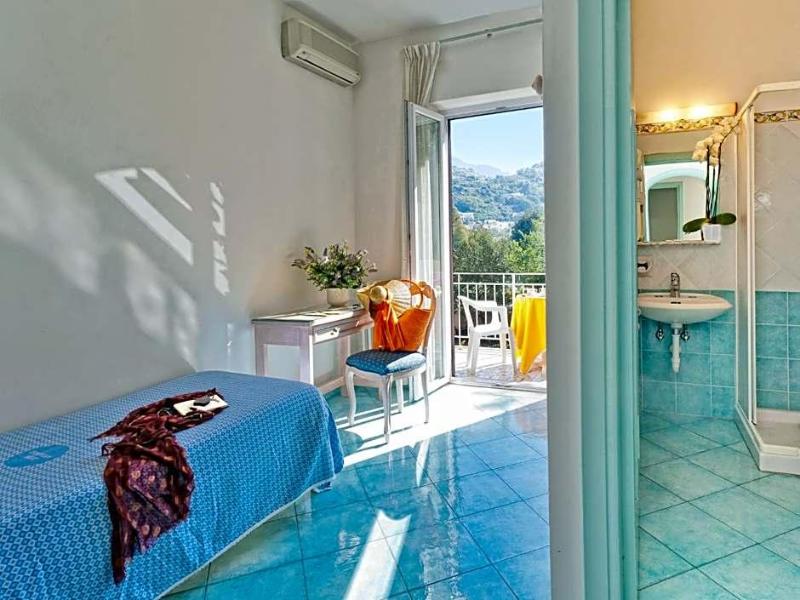 Hotel Cleopatra - Genel