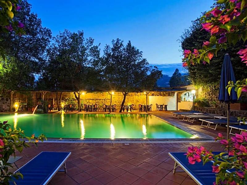 Hotel Cleopatra - Genel