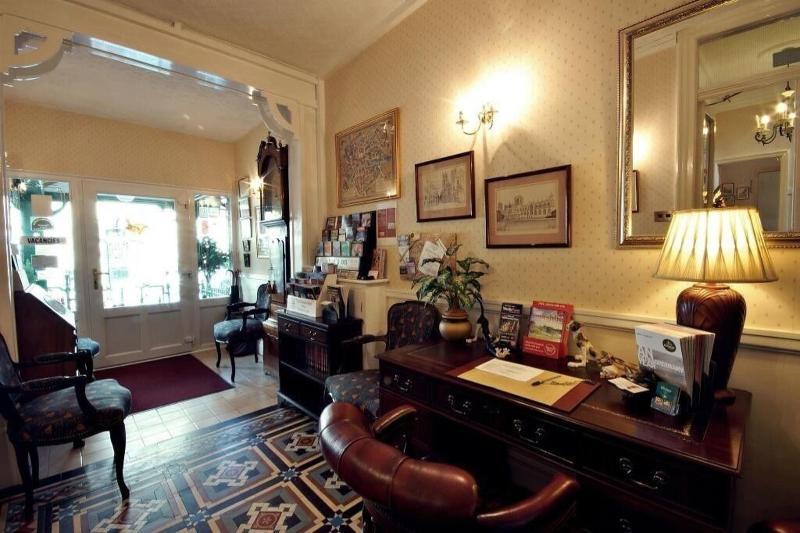 The Farthings Guest House - Lobi