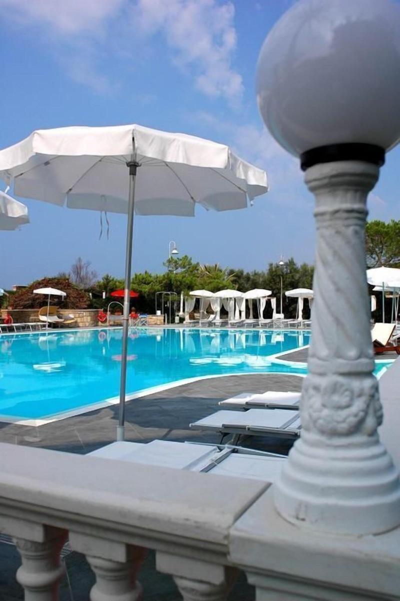 Domizia Palace Hotel - Havuz