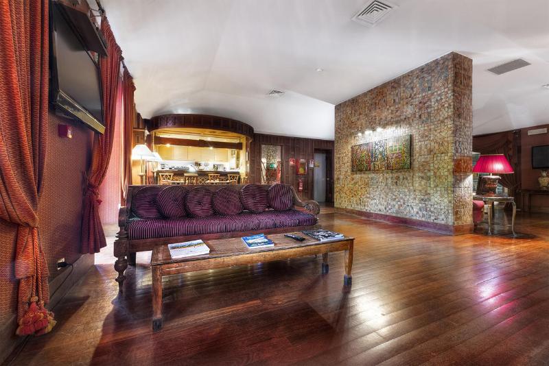 Hotel Colony - Lobi