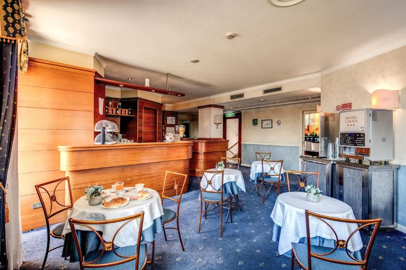 Laura - Bar