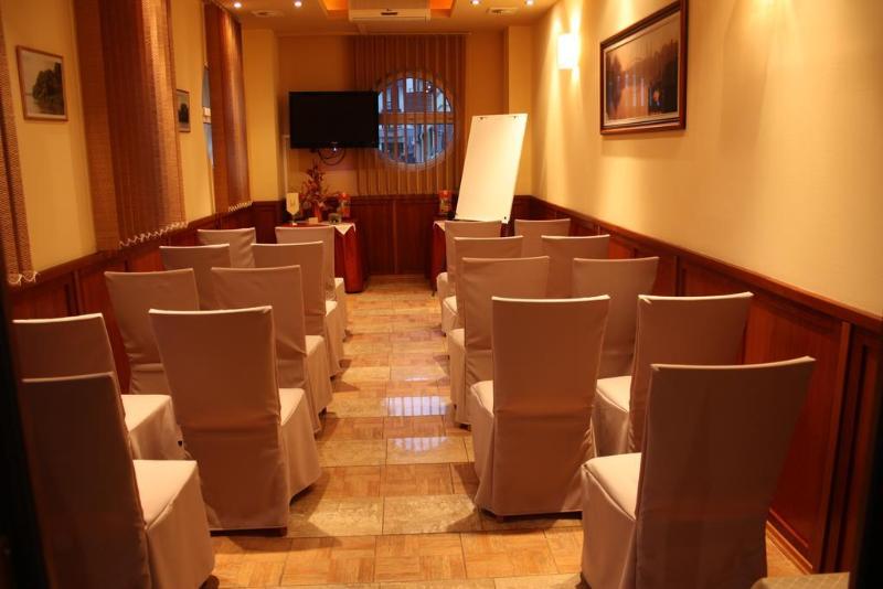 Dóm Hotel - Genel