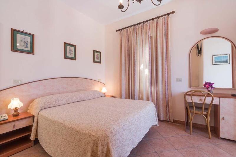 Hotel Pensione Monti Di Monti Restituta & C. Snc - Oda