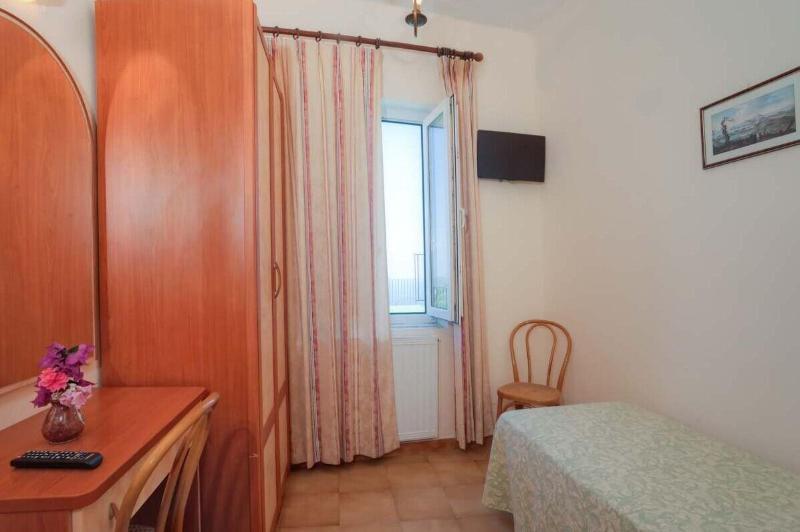 Hotel Pensione Monti Di Monti Restituta & C. Snc - Oda