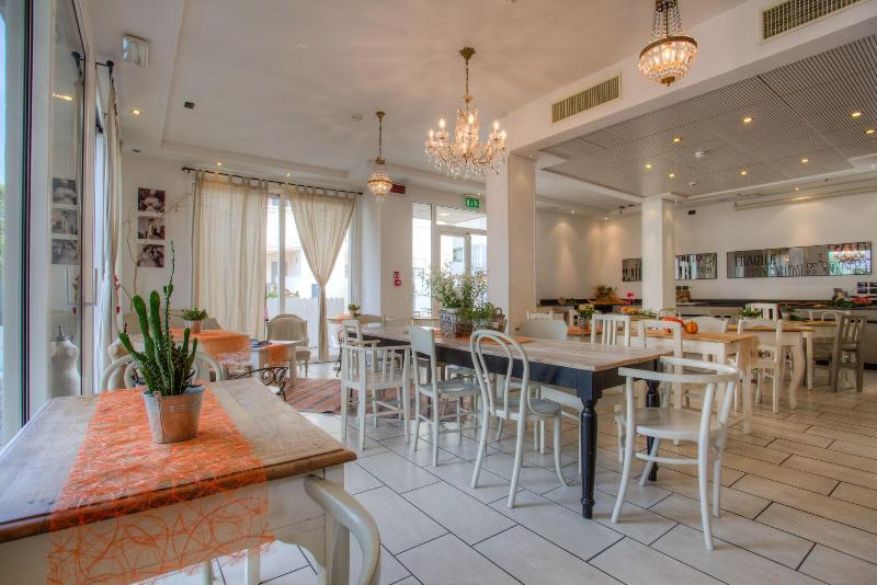 D-Place Aparthotel & Suite - Restoran