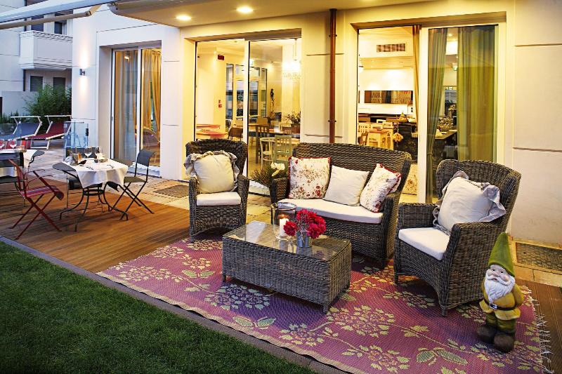 D-Place Aparthotel & Suite - Teras