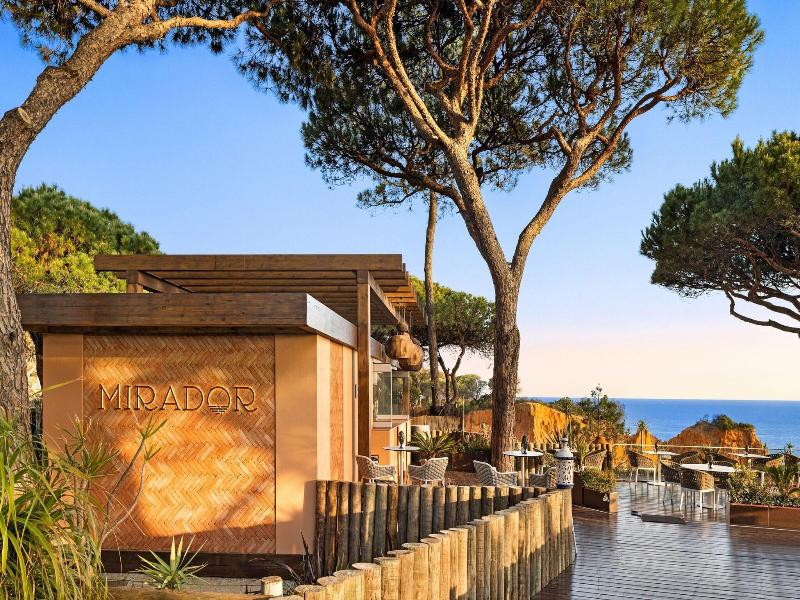 Pine Cliffs Residence - Bar