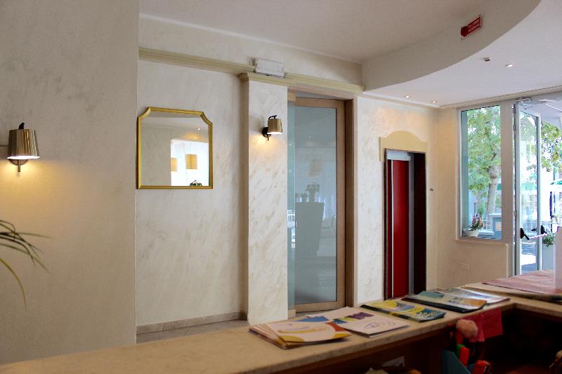 King Hotel - Lobi