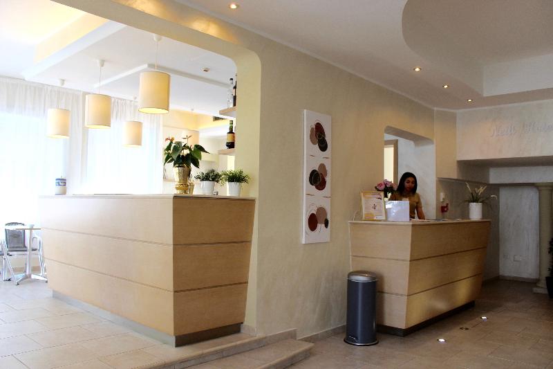 King Hotel - Lobi