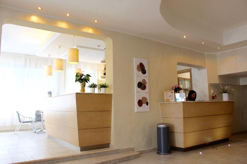 King Hotel - Lobi