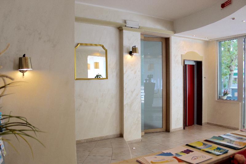 King Hotel - Lobi