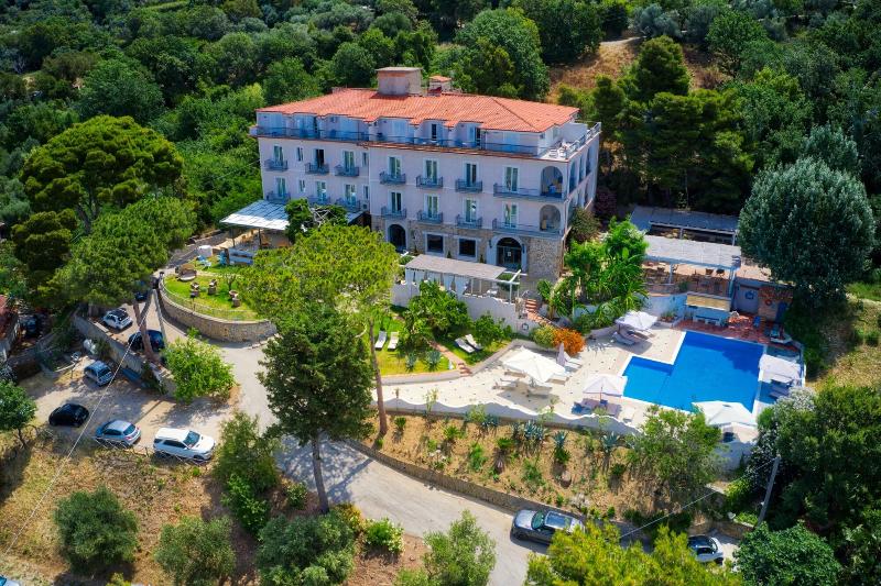 Garden Riviera - Genel