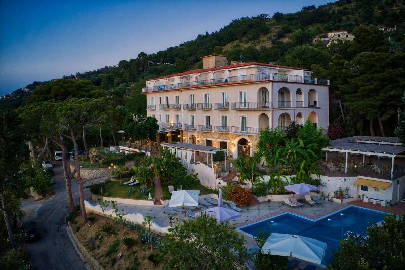 Garden Riviera - Genel