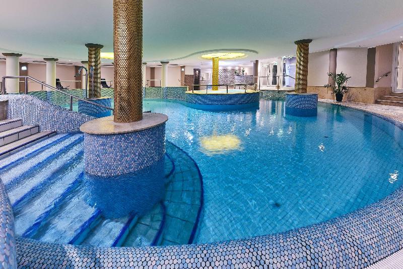 Dorint Resort & Spa Ostseebad Wustrow - Havuz