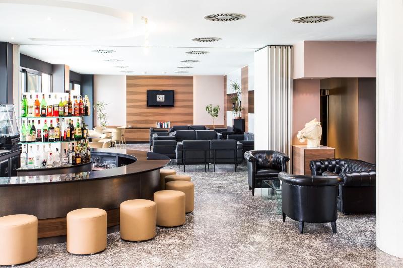 Waldorf Palace - Bar