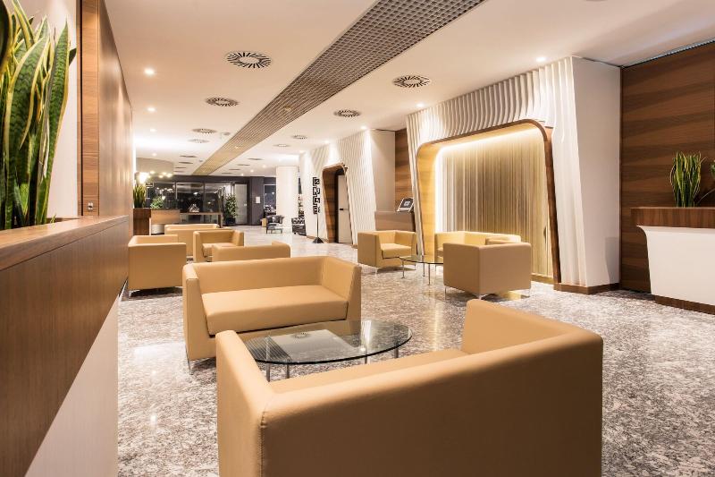 Waldorf Palace - Lobi