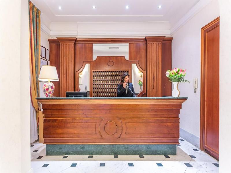 Raeli Hotel Lux - Lobi