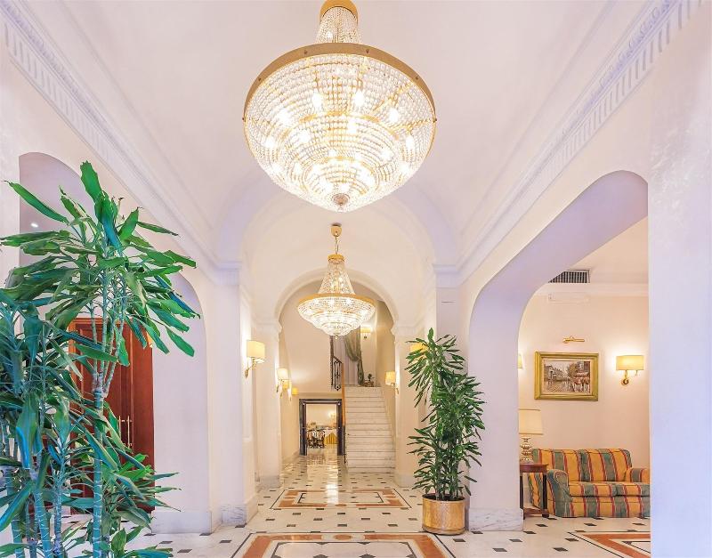 Raeli Hotel Lux - Lobi