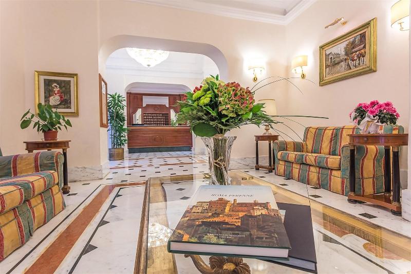 Raeli Hotel Lux - Lobi
