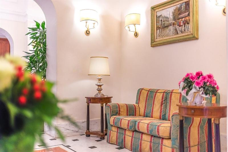 Raeli Hotel Lux - Lobi