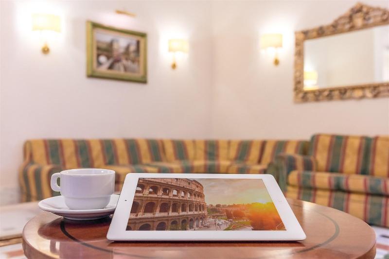 Raeli Hotel Lux - Lobi