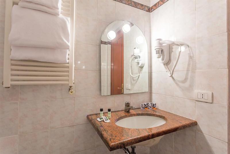 Raeli Hotel Lux - Oda