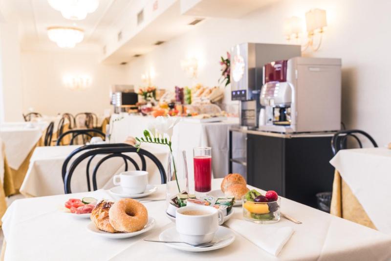 Raeli Hotel Lux - Restoran