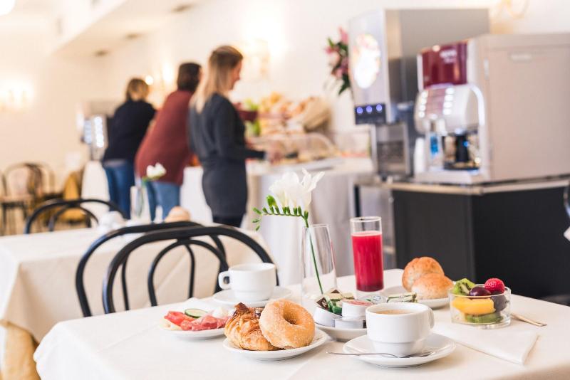 Raeli Hotel Lux - Restoran