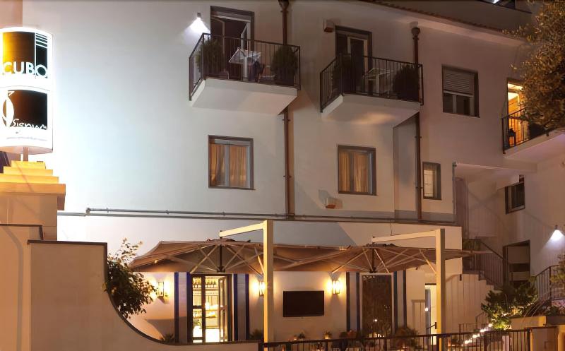 Cubo Apartments - Genel
