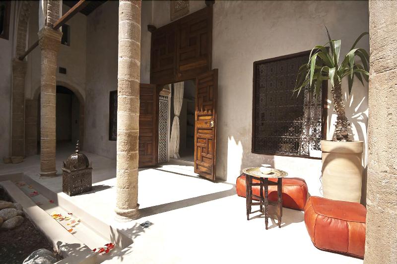 Riad El Maâti - Genel