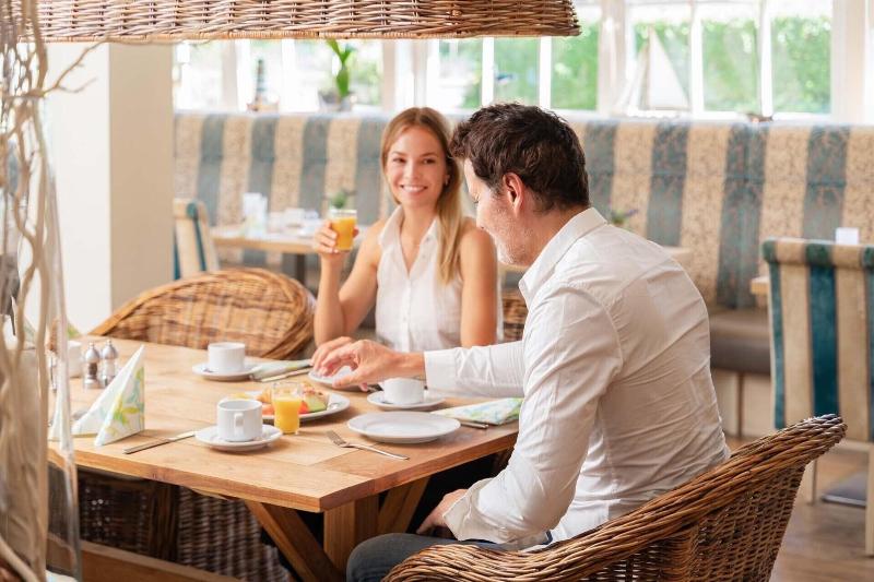 Vier Jahreszeiten Kühlungsborn - Hotel - Restoran