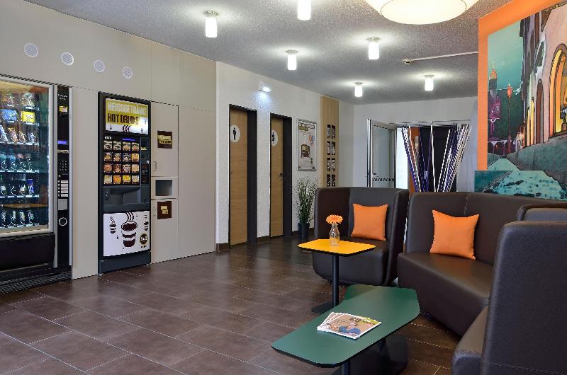 B&B Hotel Freiburg-Nord - Lobi