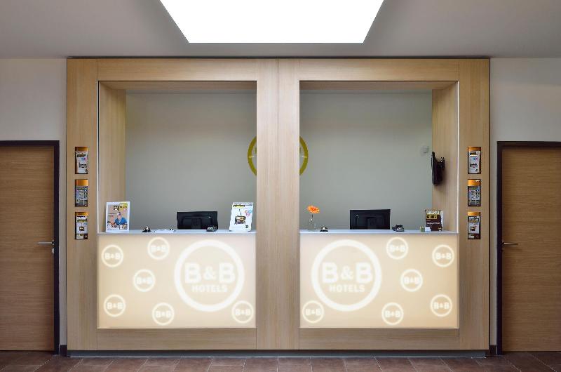 B&B Hotel Freiburg-Nord - Lobi