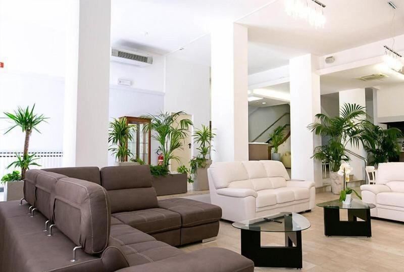 Hotel La Perla - Lobi