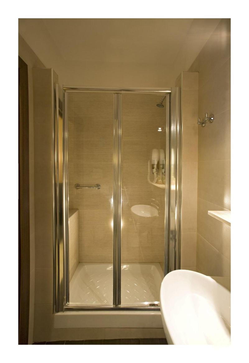 Daphne Trevi - Oda