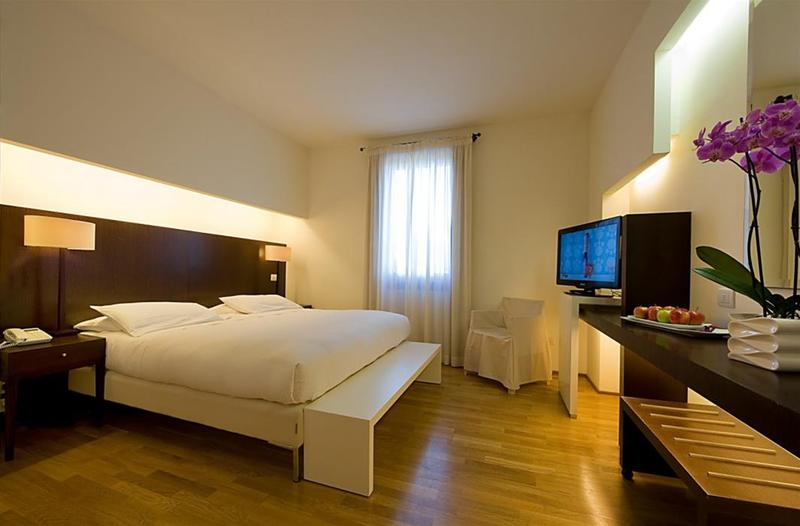La Reggia Sporting Center - Genel