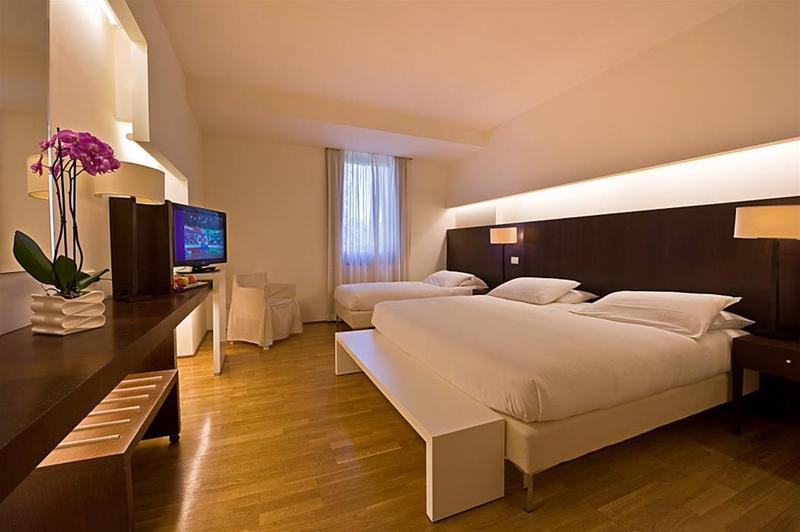 La Reggia Sporting Center - Genel