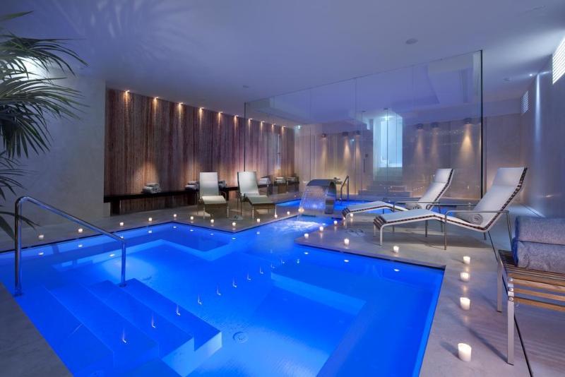 Des Bains - Genel