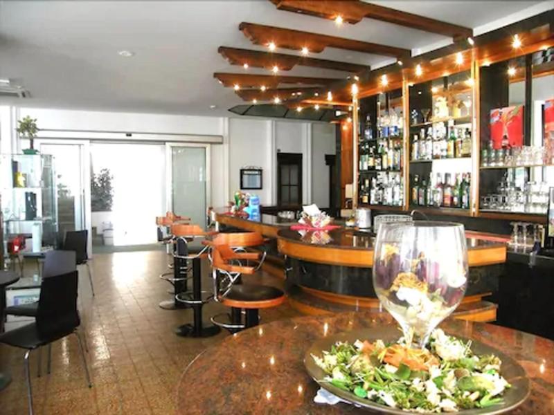 Alexander - Bar
