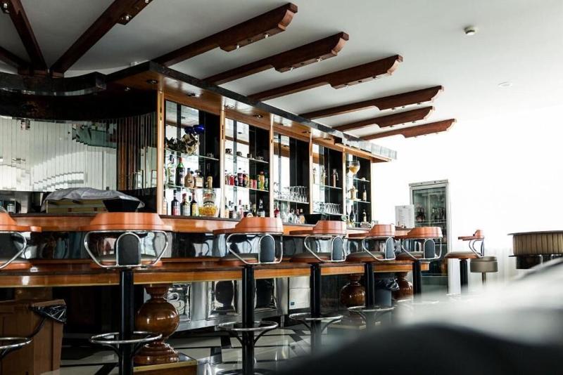 Alexander - Bar