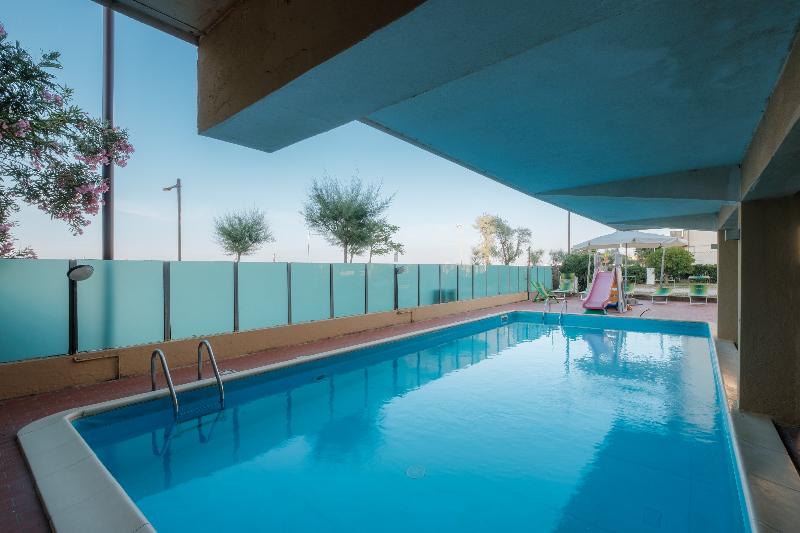 Hotel Crown - Havuz