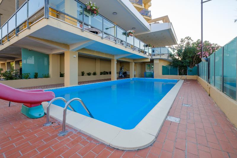 Hotel Crown - Havuz