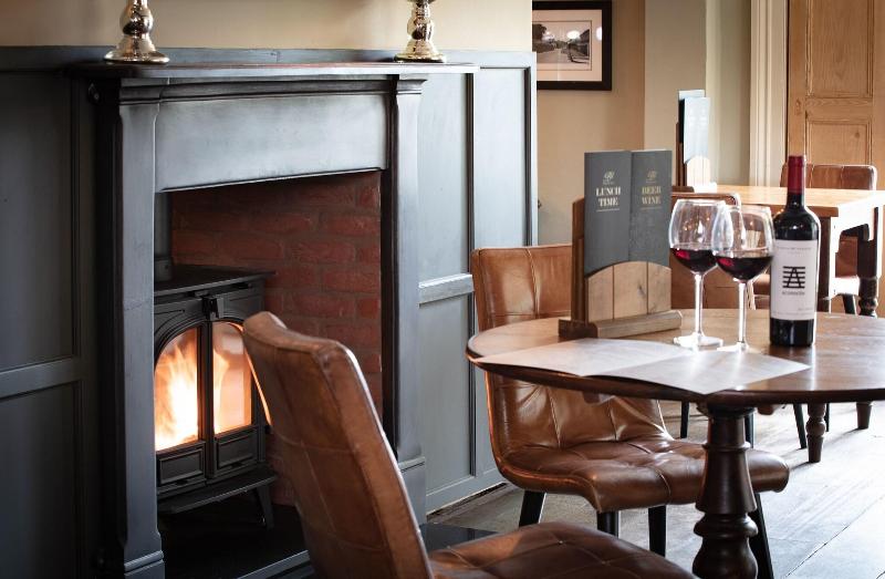 Broom Hall Inn - Hotel - Bar
