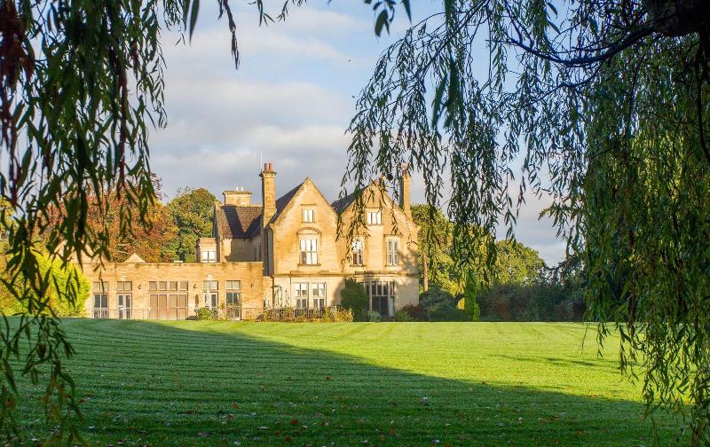 Bagden Hall - Genel