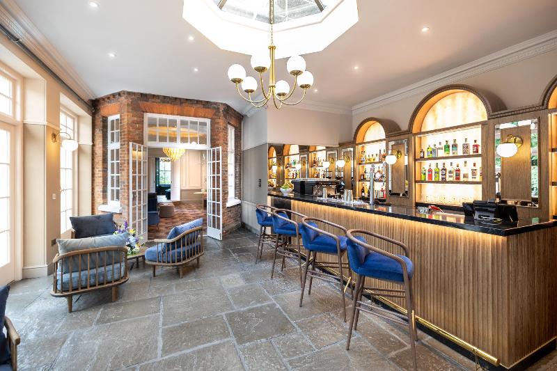 Milford Hall Salisbury - Bar