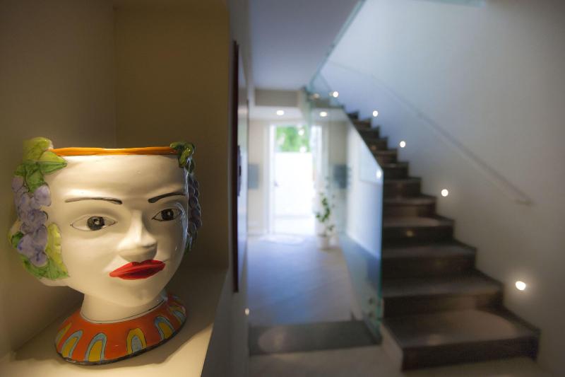 Hotel Aegusa - Lobi